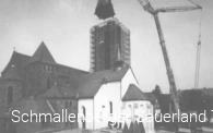 Entfernung der Dachkuppeln vor dem Abriss des alten Kirchturms 1995.